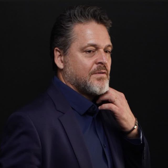Mario Miozzo em perfil profissional